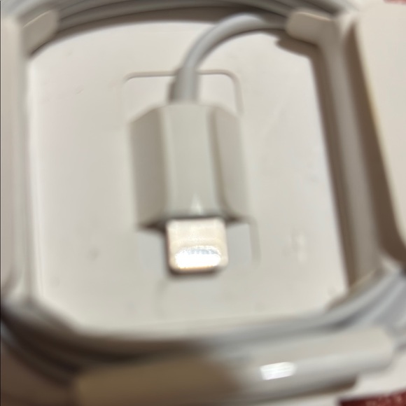 White Wired Earbuds - Picture 7 of 8